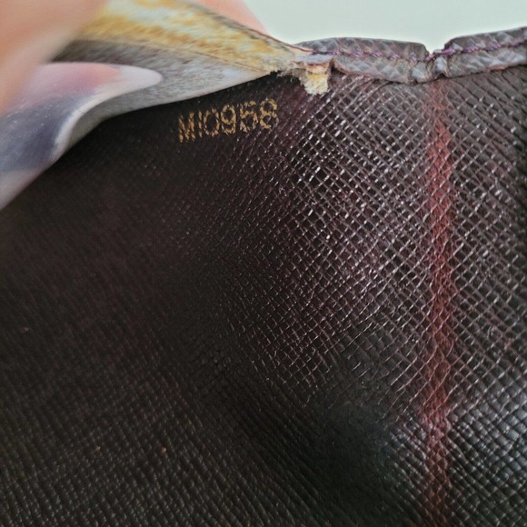 Louis Vuitton LV Taiga Vintage Card 2 ID Windows Wallet Brown Bifold Small Auth - Picture 5 of 10
